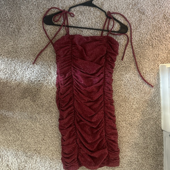 Elegant Red Ruched Dress - Picture 1 of 4